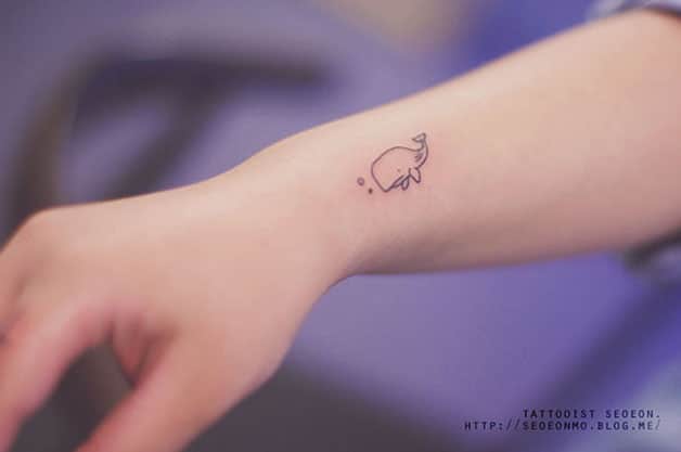 tatuagens pequenas discretas e elegantes para marcar a sua pele baleia