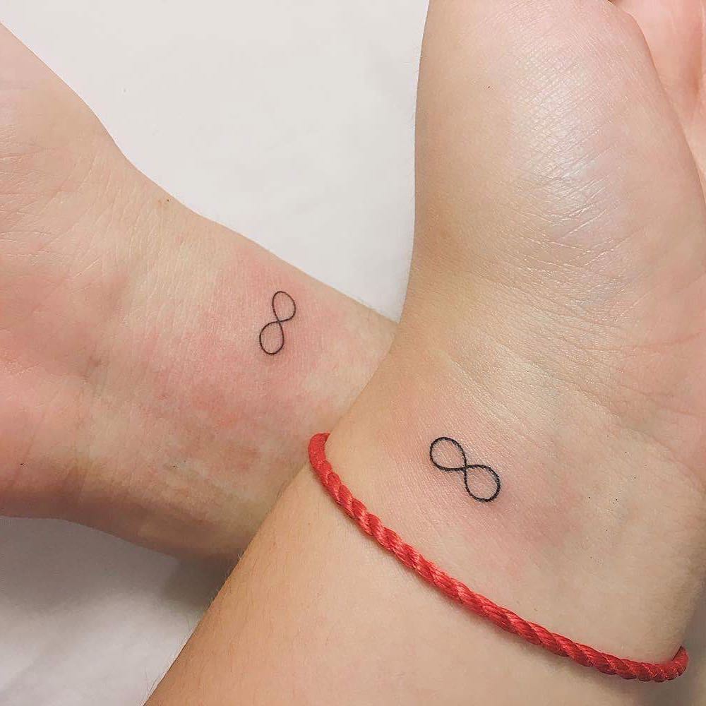 tatuagens pequenas discretas e elegantes para marcar a sua pele infinito