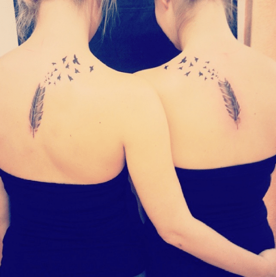 tatuagens de irmãs simplesmente perfeitas pena e passaros