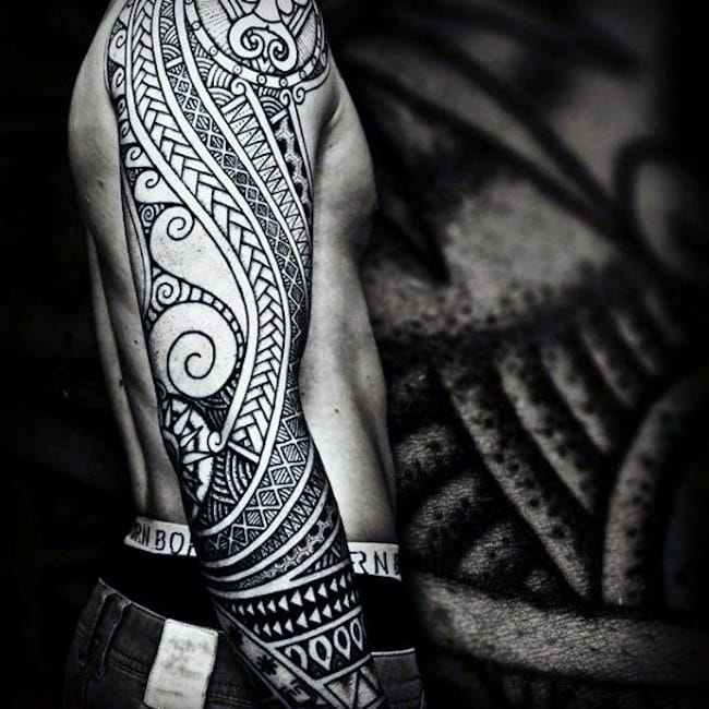 tatuagens no braço expressão artística criativa com significado pessoal e cultural maori