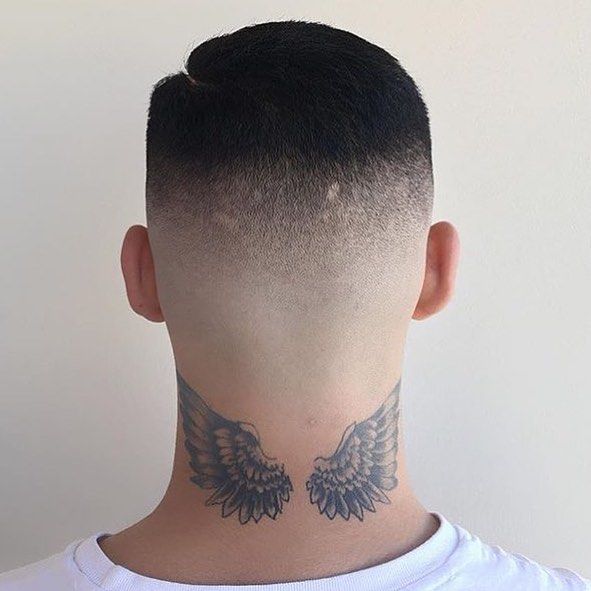 tatuagens no pescoço exprima sua individualidade com estilo asas passaro