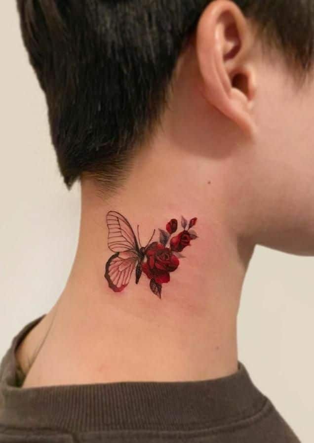 tatuagens no pescoço exprima sua individualidade com estilo borboleta floral