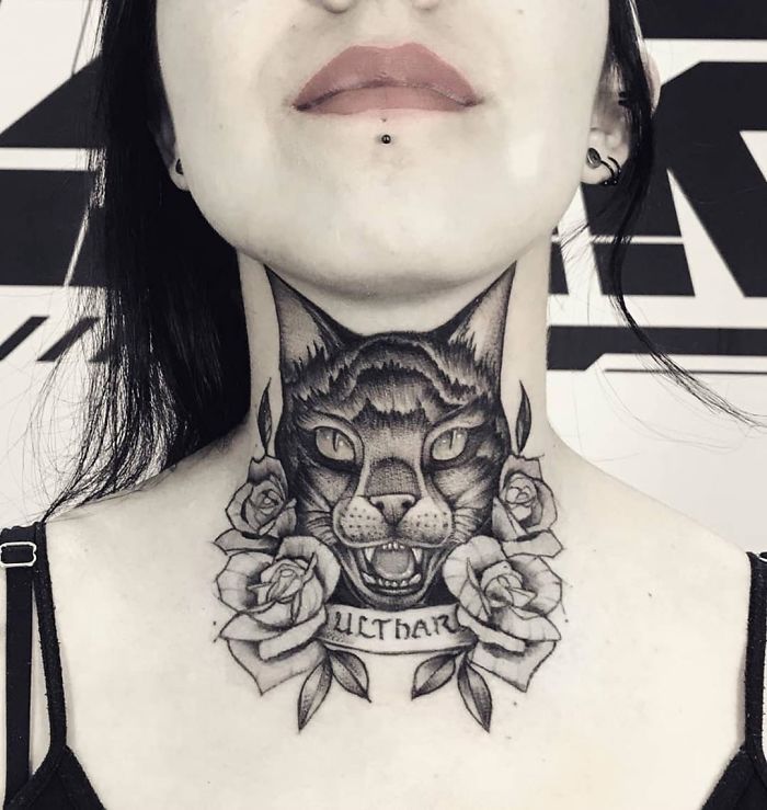 tatuagens no pescoço exprima sua individualidade com estilo gato e floral