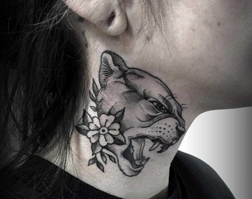 tatuagens no pescoço exprima sua individualidade com estilo onça