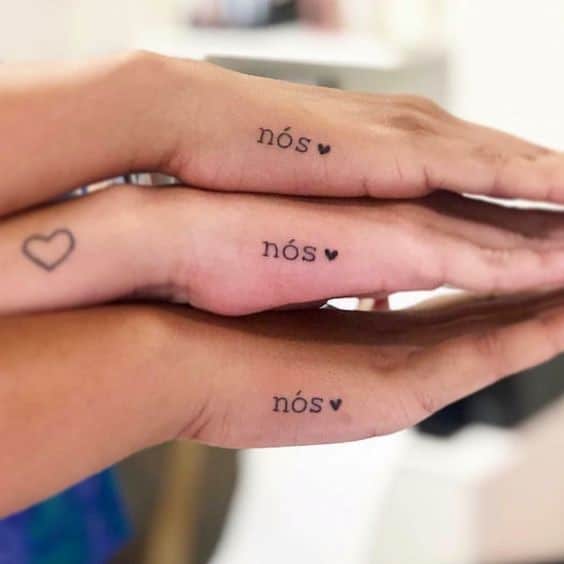 tatuagem amigas nos